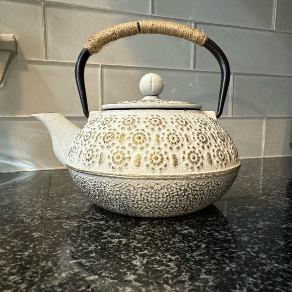 Other - Cast iron Japanese teapot